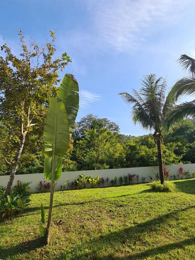 פנתאי צנאנג Villa Meranti - Spacious Private Pool Villa מראה חיצוני תמונה